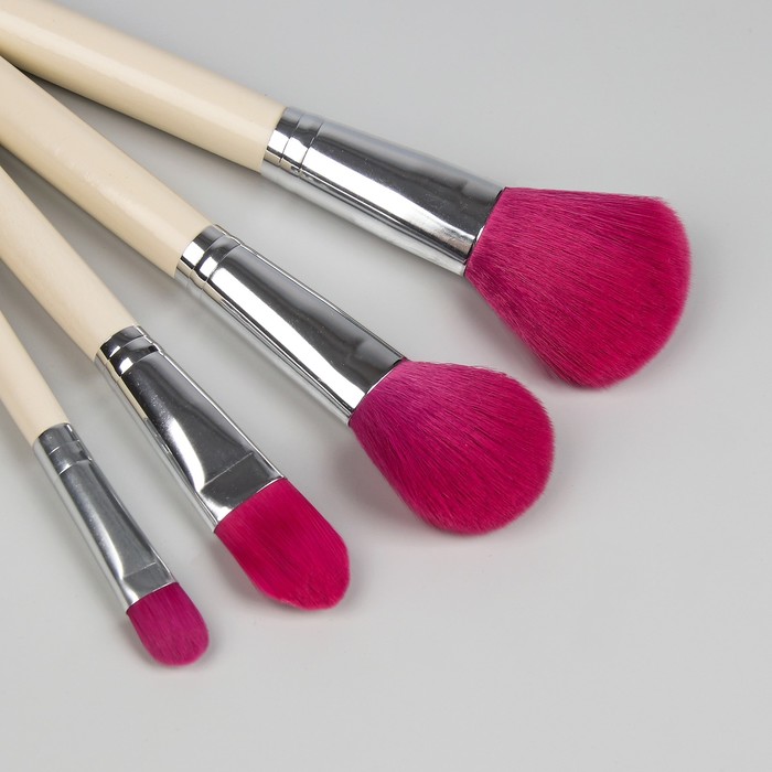 Набор кистей для макияжа, 9 предметов, на кнопке, цвет малиновый