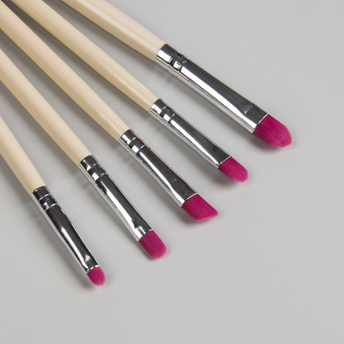 Набор кистей для макияжа, 9 предметов, на кнопке, цвет малиновый