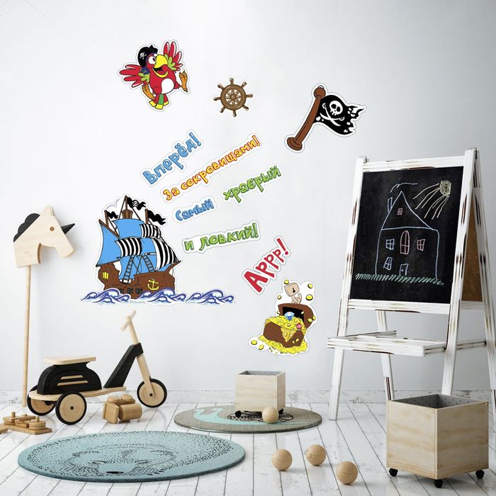 Наклейка интерьерная "Вперед за сокровищами"