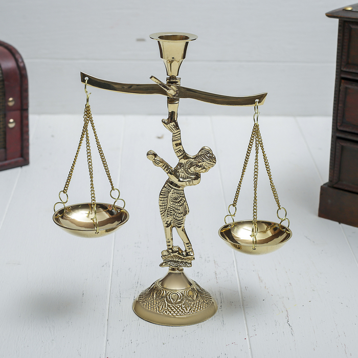 Подсвечник "Ангел с чашей весов"