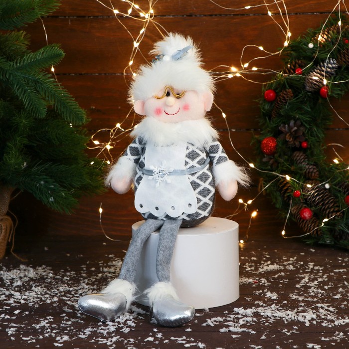 Мягкая игрушка Бабушка Мороз в костюме с ремешком 15х39 см, серый