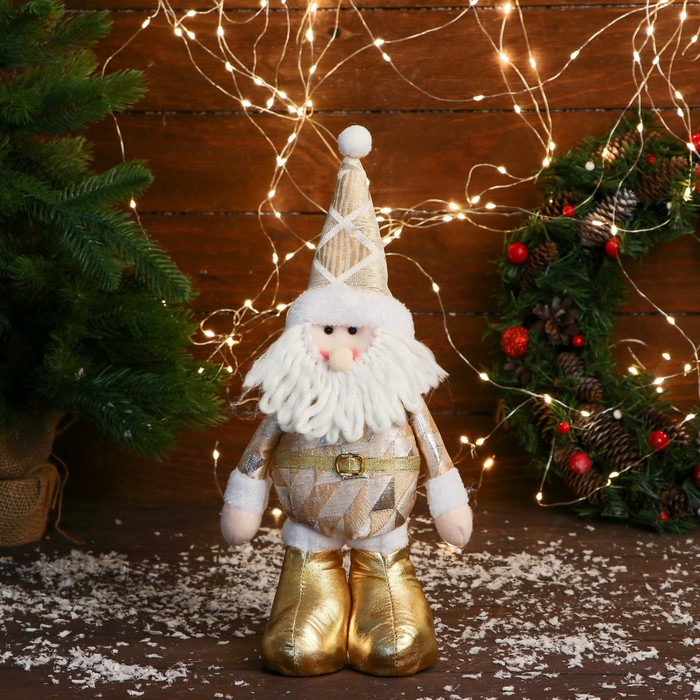 Мягкая игрушка Дед Мороз в костюме с ромбиками стоит, 15х30 см, золото зимнее волшебство мягкая игрушка дед мороз шубка с кружочками 15х30 см серебро стоит