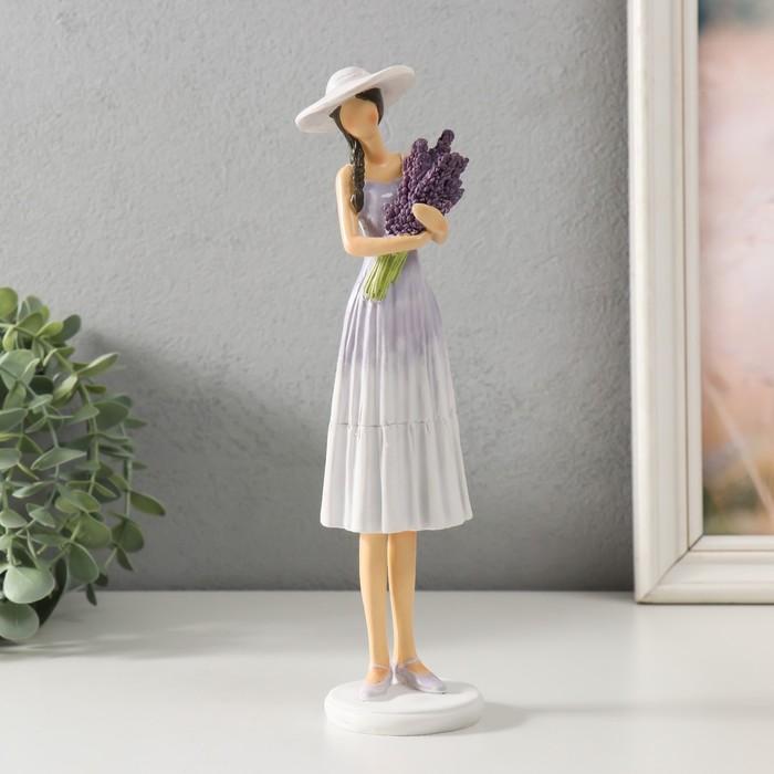 Сувенир полистоун Девушка с лавандой, в шляпке 7,5х6,5х26 см