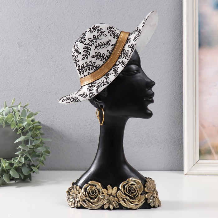Сувенир полистоун бюст Африканка в белой шляпке с цветами 19х5,5х33 см