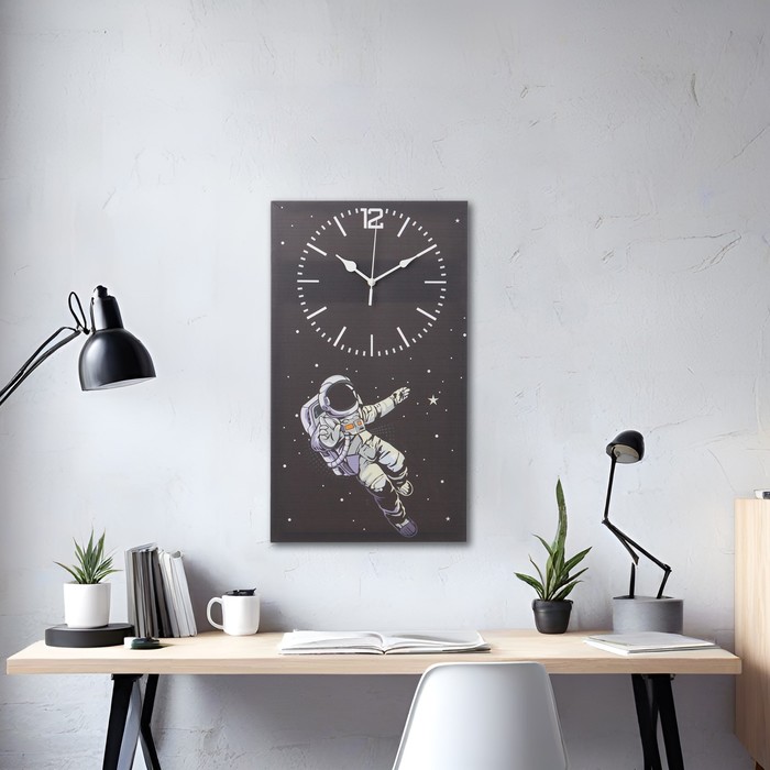Часы-картина настенные Космонавт, плавный ход, 35 х 60 см, АА