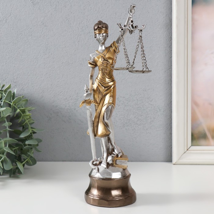 Сувенир полистоун Богиня Фемида с весами правосудия 8х8х27,7 см