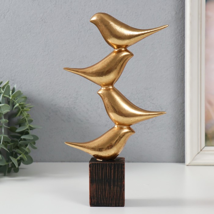 цена Сувенир полистоун Четыре золотых птички - пирамида 14х5х25 см