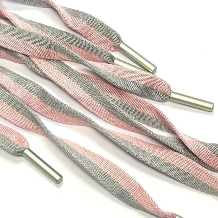 Шнур плоский с металлическим наконечником, ширина 1,3 см, цвет розовый, серый