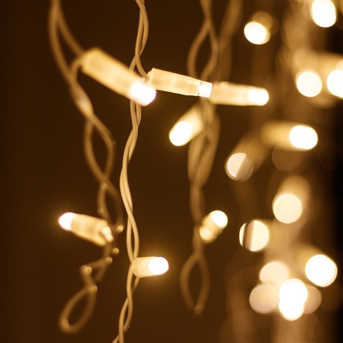 

Гирлянда Arlight «Бахрома» 4 × 0.6 м, IP65, тёмная каучуковая нить, 128 LED, свечение тёплое белое, 220 В