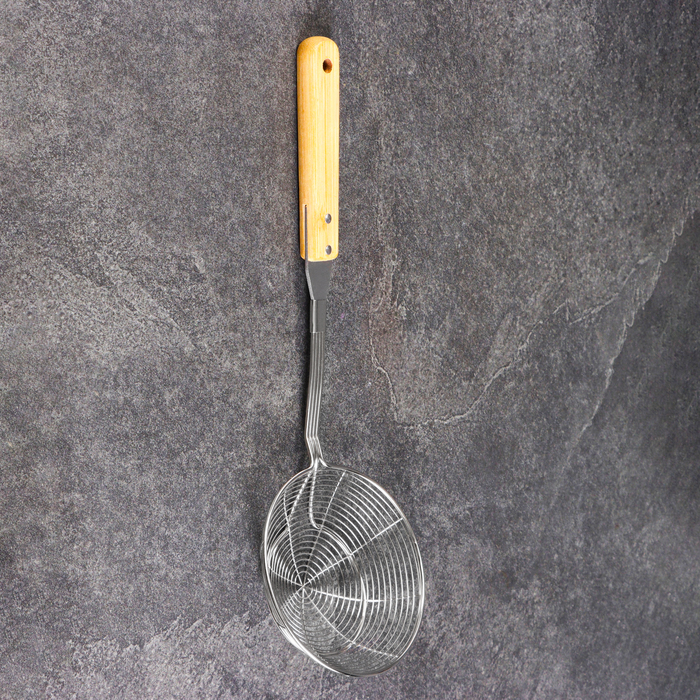 фото Дуршлаг-сито с деревянной ручкой 39см, диаметр13см, глубина 4,5см шафран