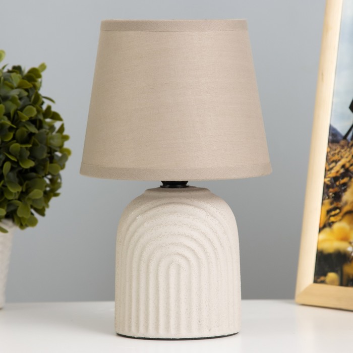 

Настольная лампа "Илана" Е14 40Вт кофе 14х14х23 см RISALUX