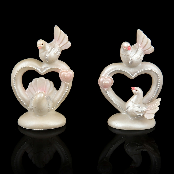 Сувенир "Голубки с сердцем" на подставке, МИКС