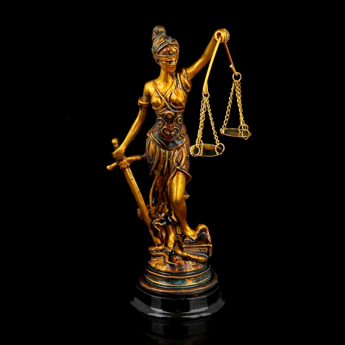 Сувенир "Фемида" на деревянной подставке