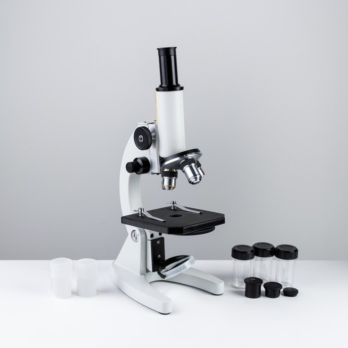 Микроскоп лабораторный в кейсе фотографии