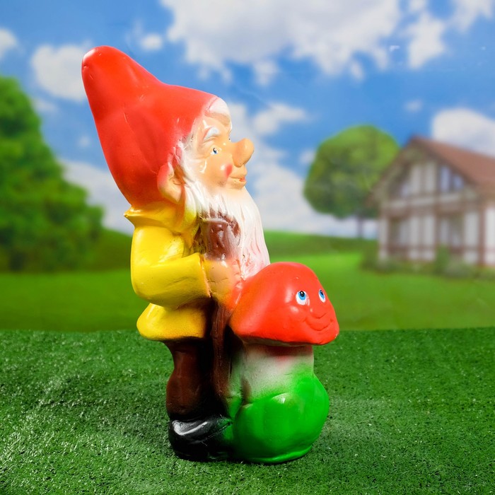 Садовая фигура "Гном с грибом" фиолетовый кафтан