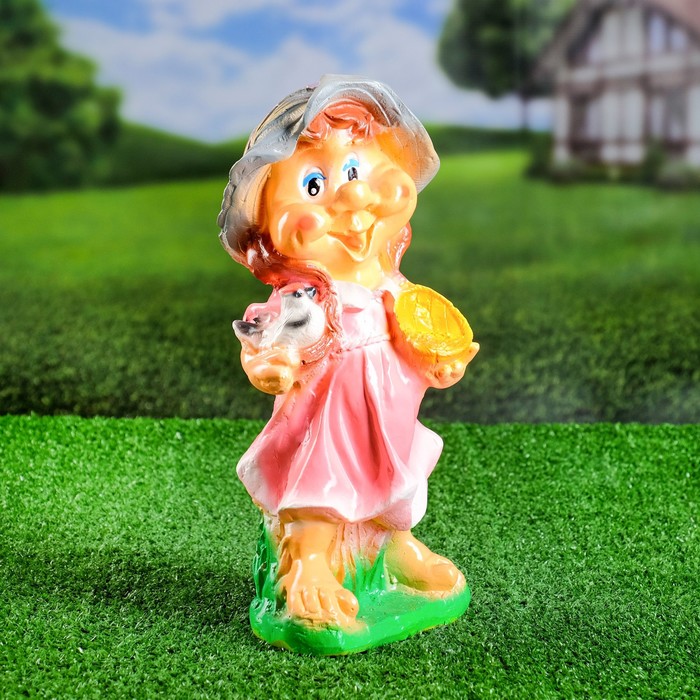 Садовая фигура "Гномиха в шляпке с ситом" микс