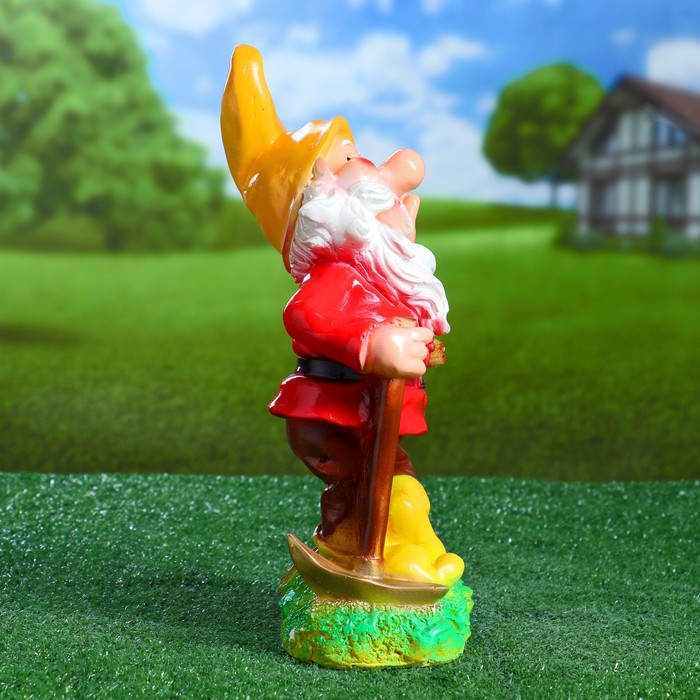 Садовая фигура "Гном с киркой" серый колпак