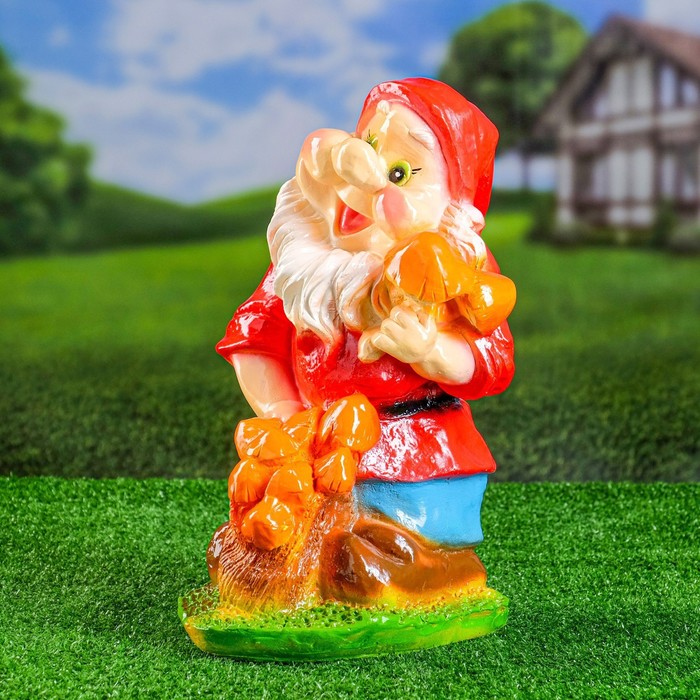 Садовая фигура "Гном с кабачками" малая