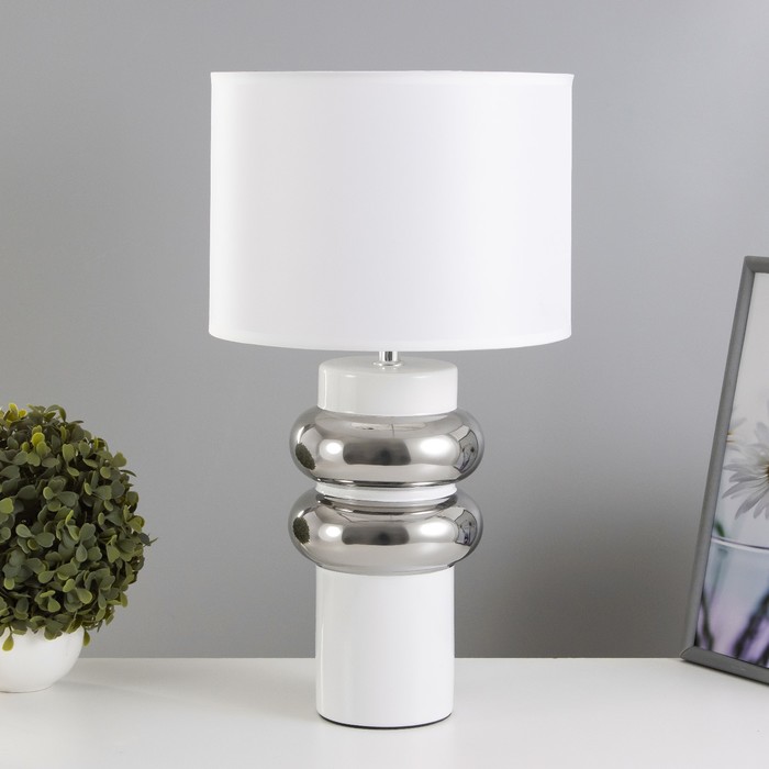 Настольная лампа Ленди Е27 40Вт бело-хромовый 25х25х46,5 см RISALUX