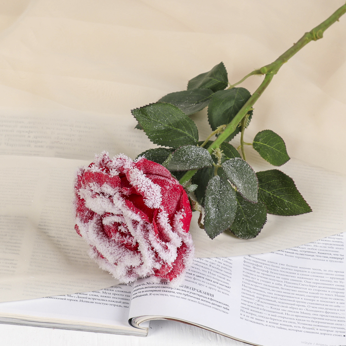 Цветок искусственный "Красная роза со снегом"