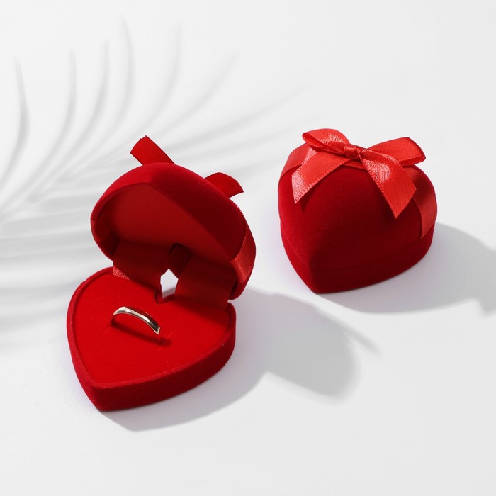 

Футляр бархатный под серьги/кольцо «Сердце» с лентой, 6,2×6,2×4 см, цвет красный