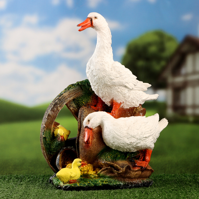 

Садовая фигура "Гусиная семья на колесе" 41х30см