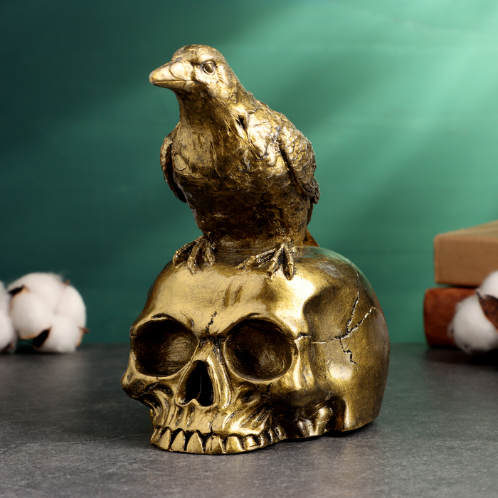 Фигура Ворон на черепе старое золото, 16х10см