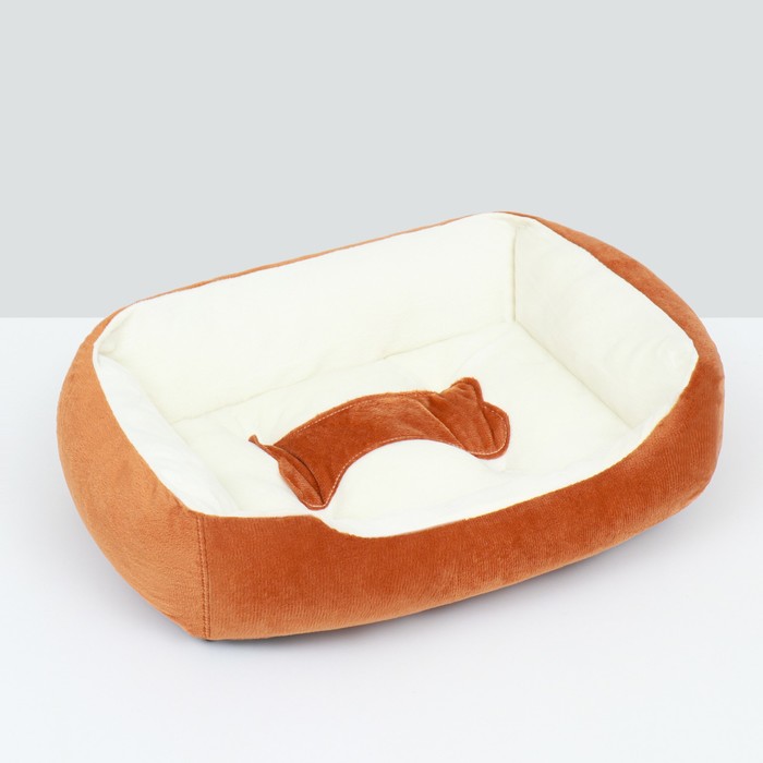 Лежанка-диван для животных Косточка, 45 х 30 х 15, бело-коричневая
