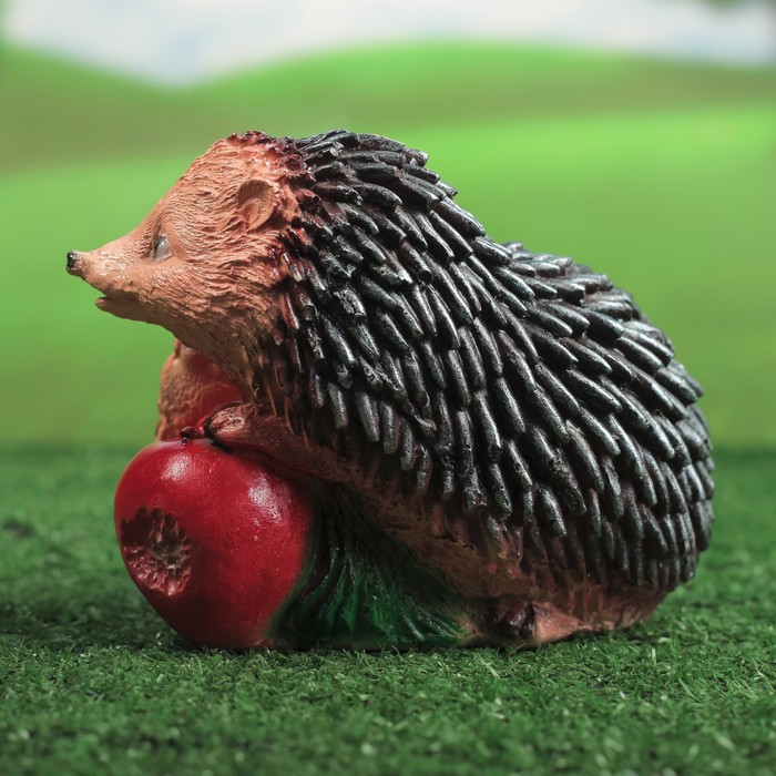 Садовая фигура "Ёжики с яблоком"