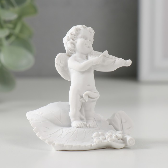 Сувенир полистоун Белоснежный ангел со скрипкой на листике 6,2х6,4х3,3 см цена и фото