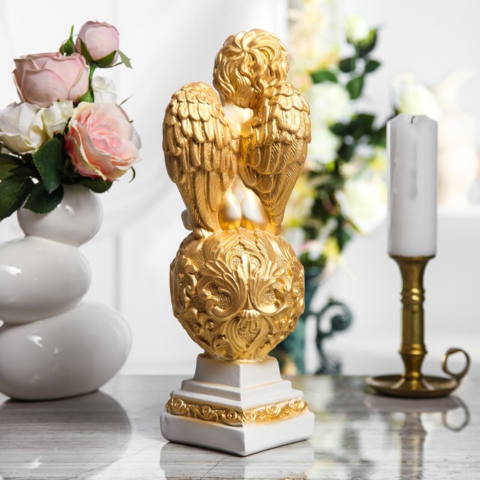 Статуэтка "Ангел на шаре" с узором, белый с золотом