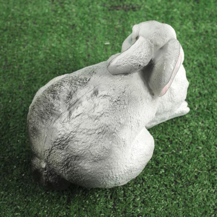 Садовая фигура "Сидящий зайчик" большой, бело-серый