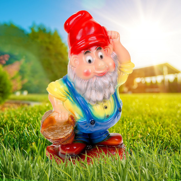 Садовая фигура "Гном с монетами"