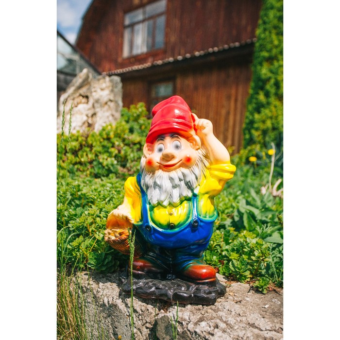 Садовая фигура "Гном с монетами"