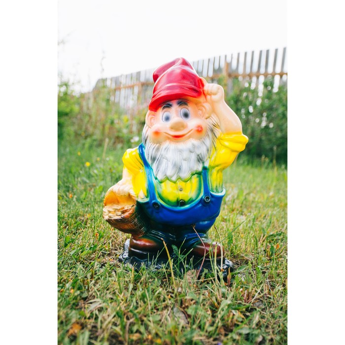 Садовая фигура "Гном с монетами"