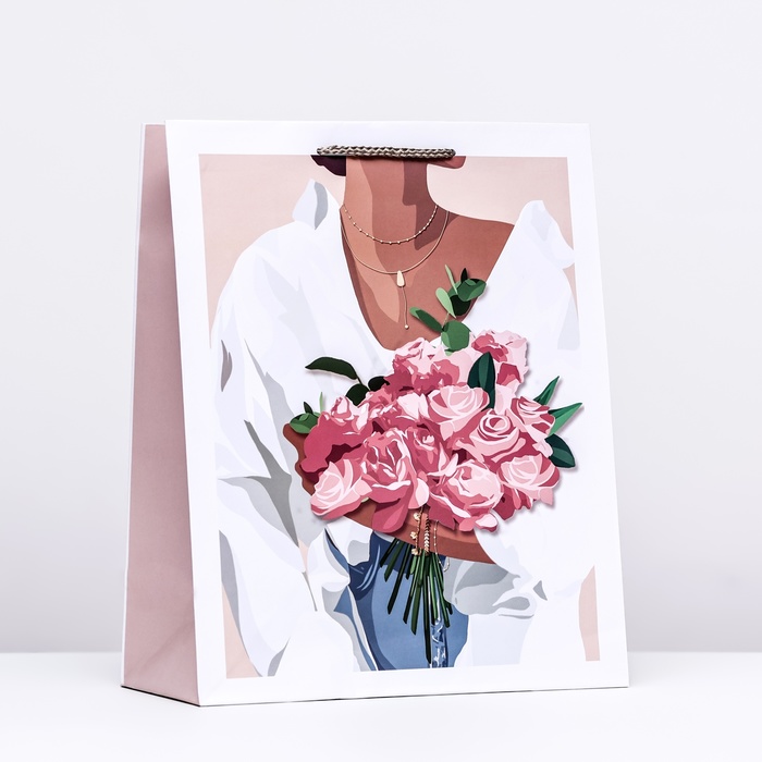 цена Пакет подарочный Дама с розами, 26 х 32 х 12 см