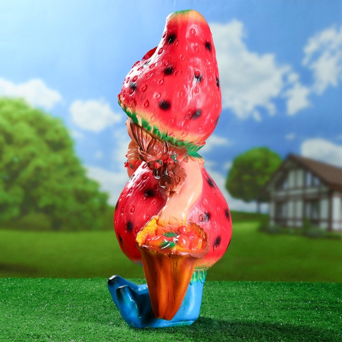 Садовая фигура "Гномиха-клубничка" большая