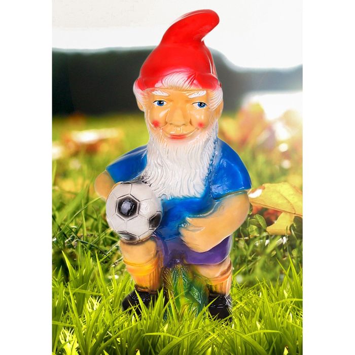 Садовая фигура "Гном-футболист"
