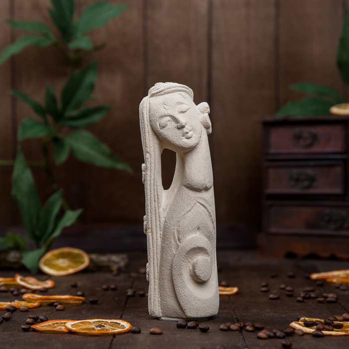 Сувенир "Девушка с распущенной косой"