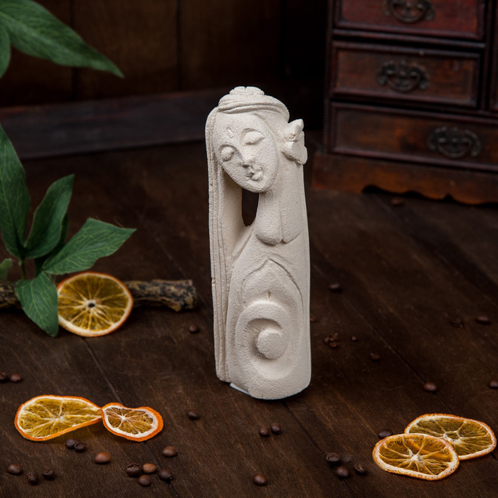 Сувенир "Девушка с распущенной косой"