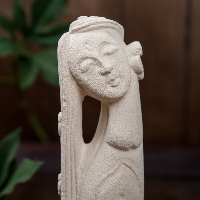 Сувенир "Девушка с распущенной косой"