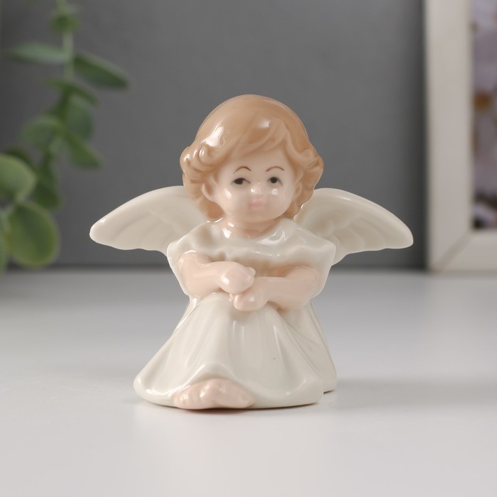 Сувенир керамика Девочка-ангел в белом платье с рюшами сидит 7,5х5,5х6,5 см