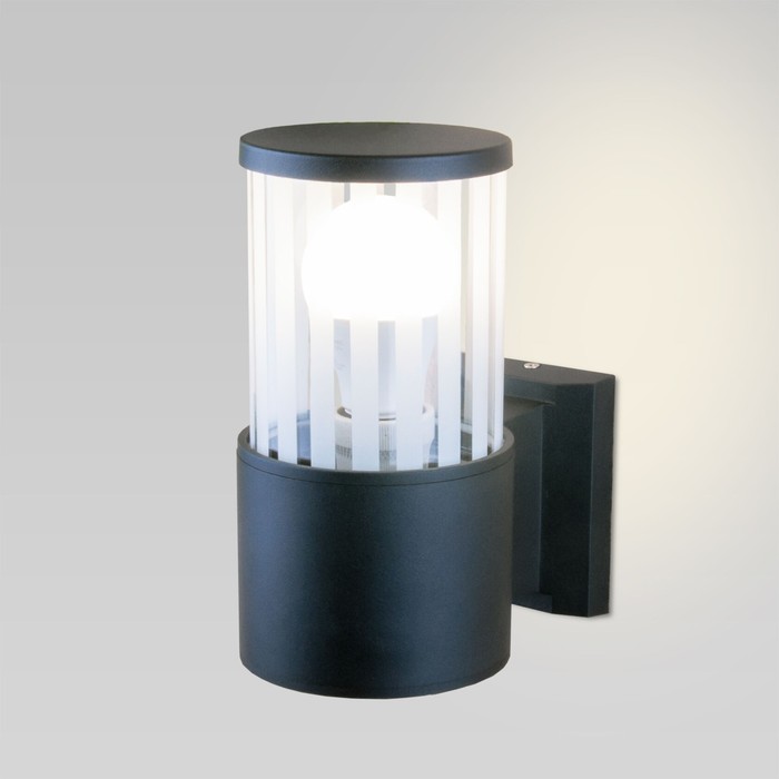 Уличный настенный светильник Elektrostandard, Strip, 170х104х210 мм, E27, цвет чёрный уличный настенный светильник elektrostandard roil 175х110х210 мм e27 цвет чёрный