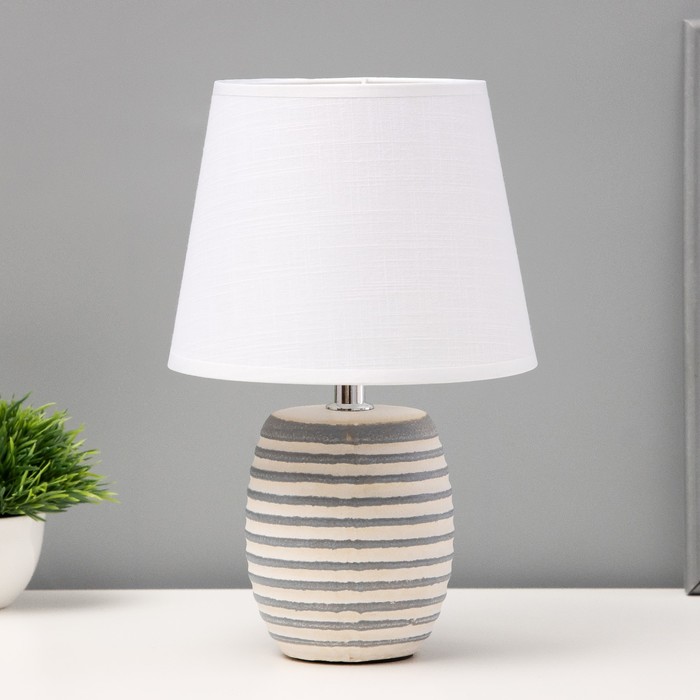 Настольная лампа Алатея Е14 40Вт бело-серый 17х17х28 см