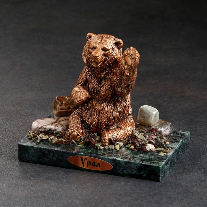 Сувенир Приветливый медведь, 7х10х9 см, змеевик, гипс