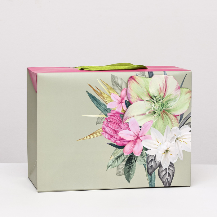 Пакет подарочный Цветы серо-розовый, 27 х 20 х 13 см