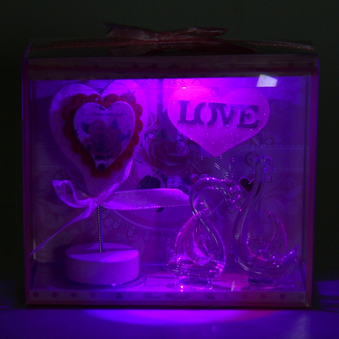 Сувенир световой "Лебеди у сердца" МИКС