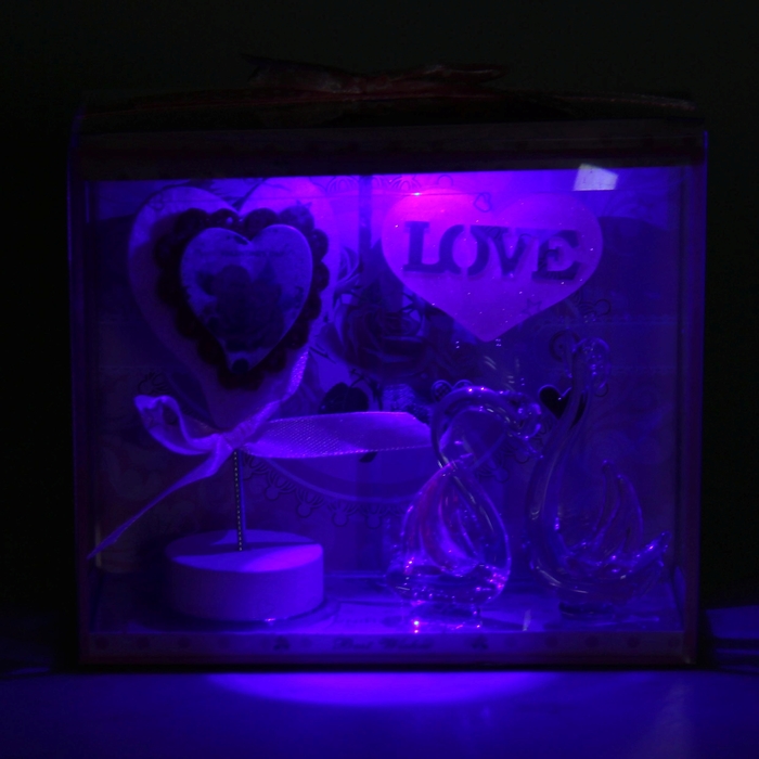 Сувенир световой "Лебеди у сердца" МИКС