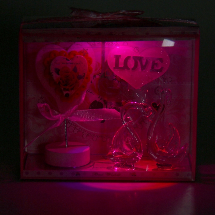 Сувенир световой "Лебеди у сердца" МИКС