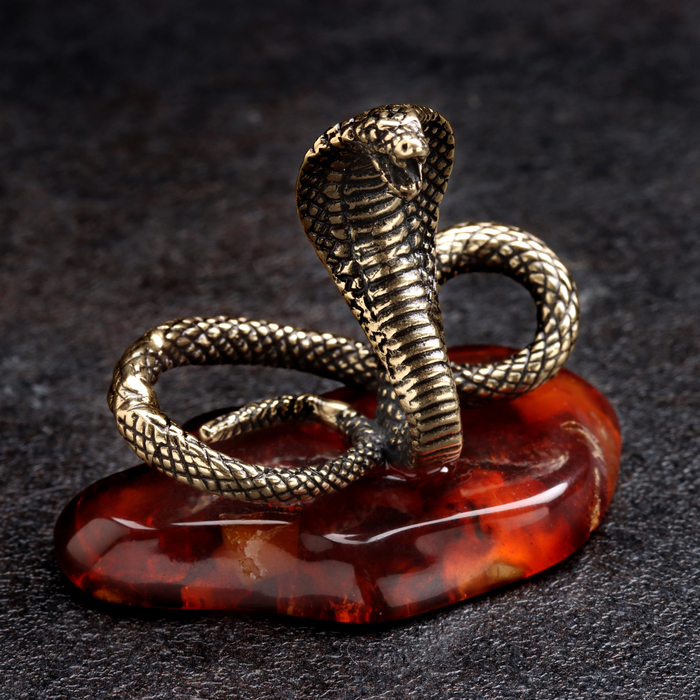 Сувенир Змея Кобра, большая, латунь, янтарь